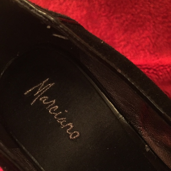 Leather suede shoes with stylish cut out high heel - Picture 4 of 5